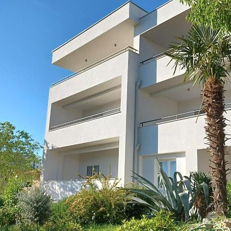 Apartments Daria Krk Town Bagian luar foto