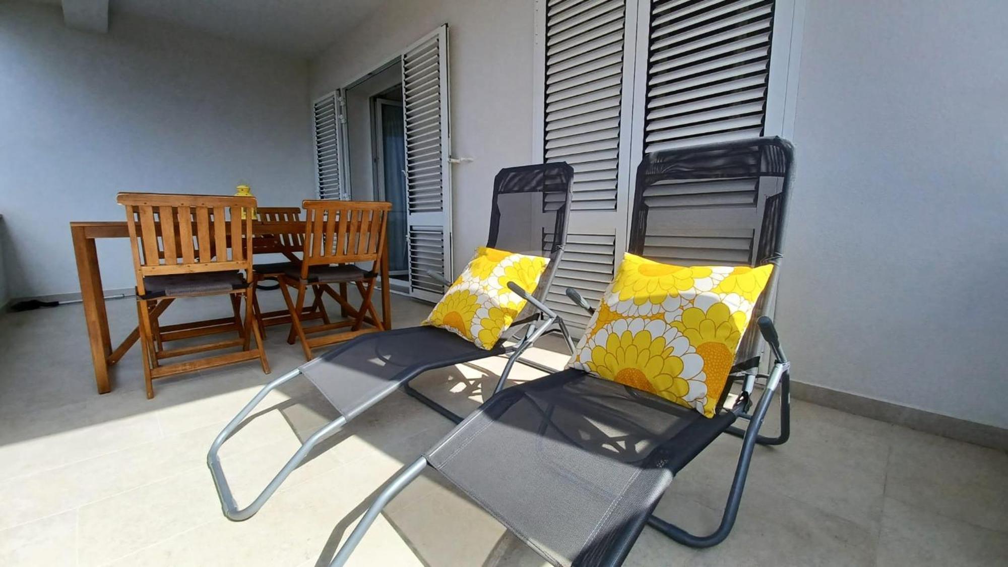 Apartments Daria Krk Town Bagian luar foto