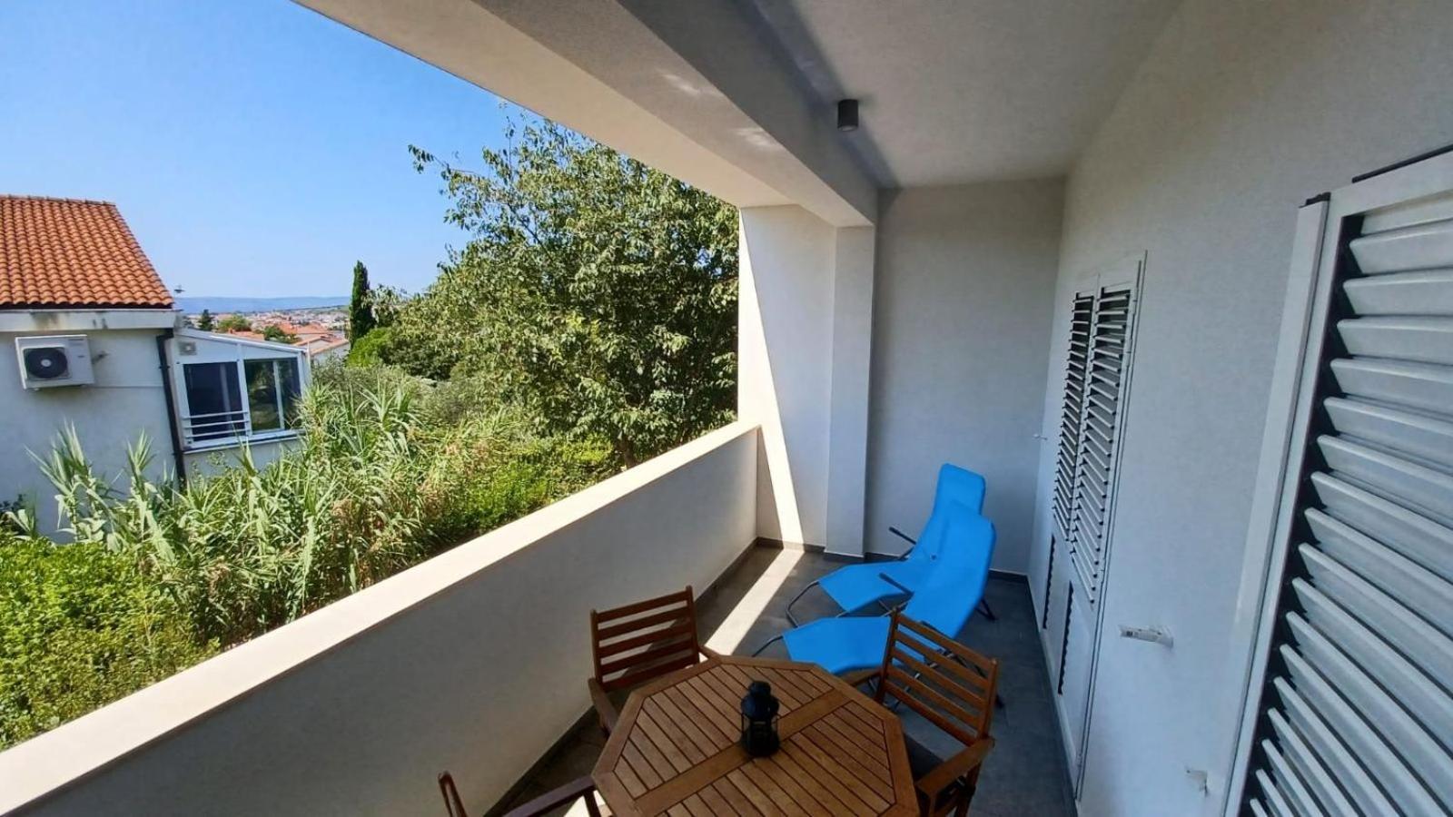 Apartments Daria Krk Town Bagian luar foto