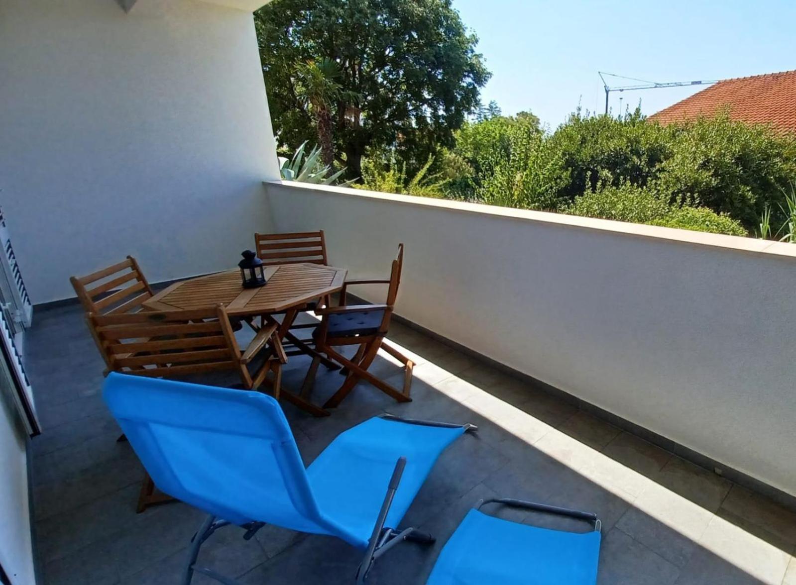 Apartments Daria Krk Town Bagian luar foto