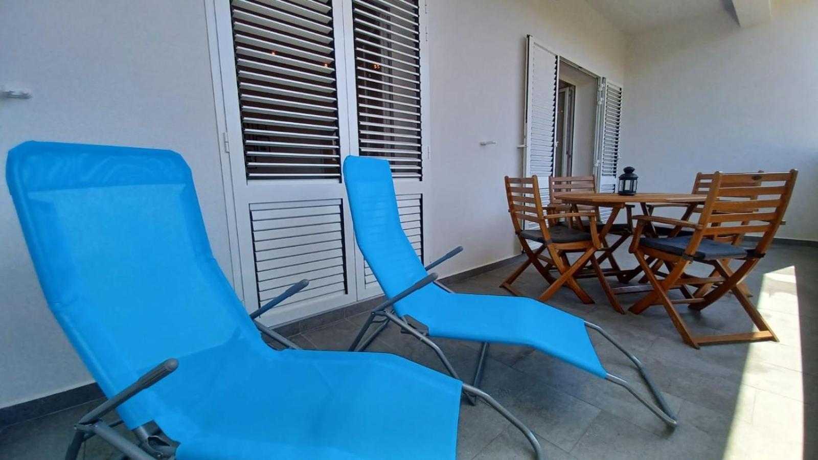 Apartments Daria Krk Town Bagian luar foto