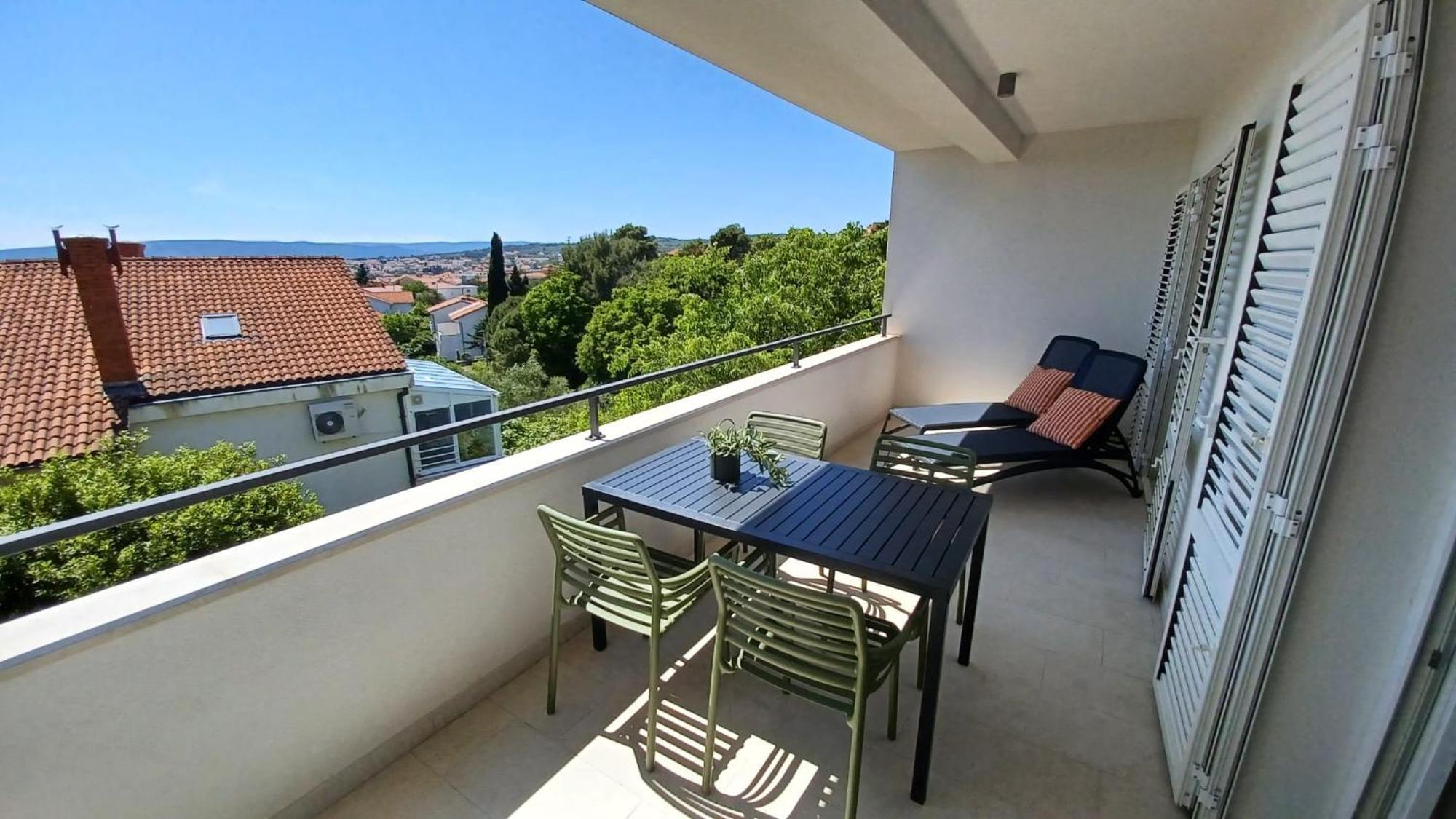 Apartments Daria Krk Town Bagian luar foto